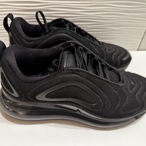Nike Women’s Air Max 720, Size 8